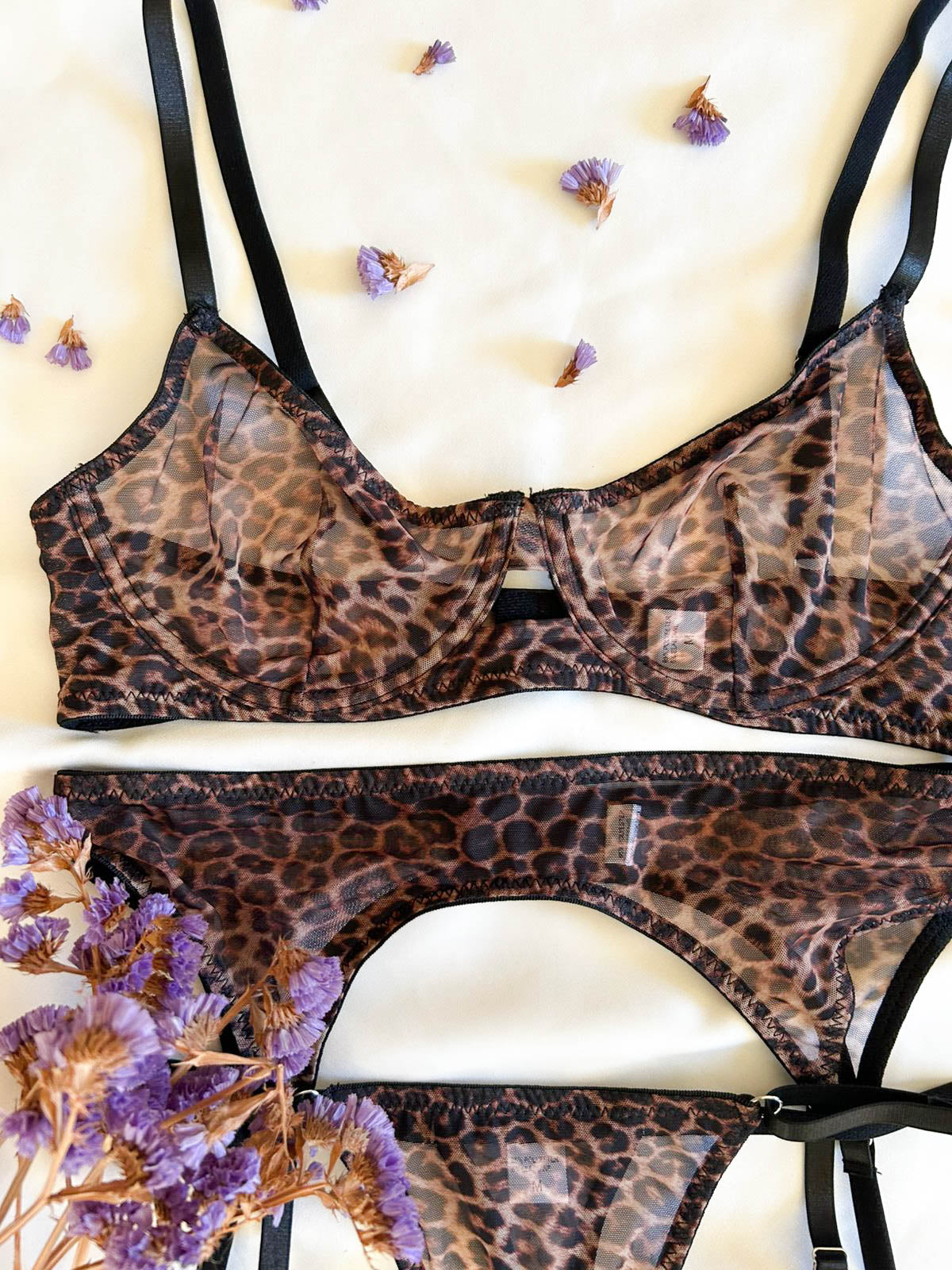Conjunto liguero Leopardo