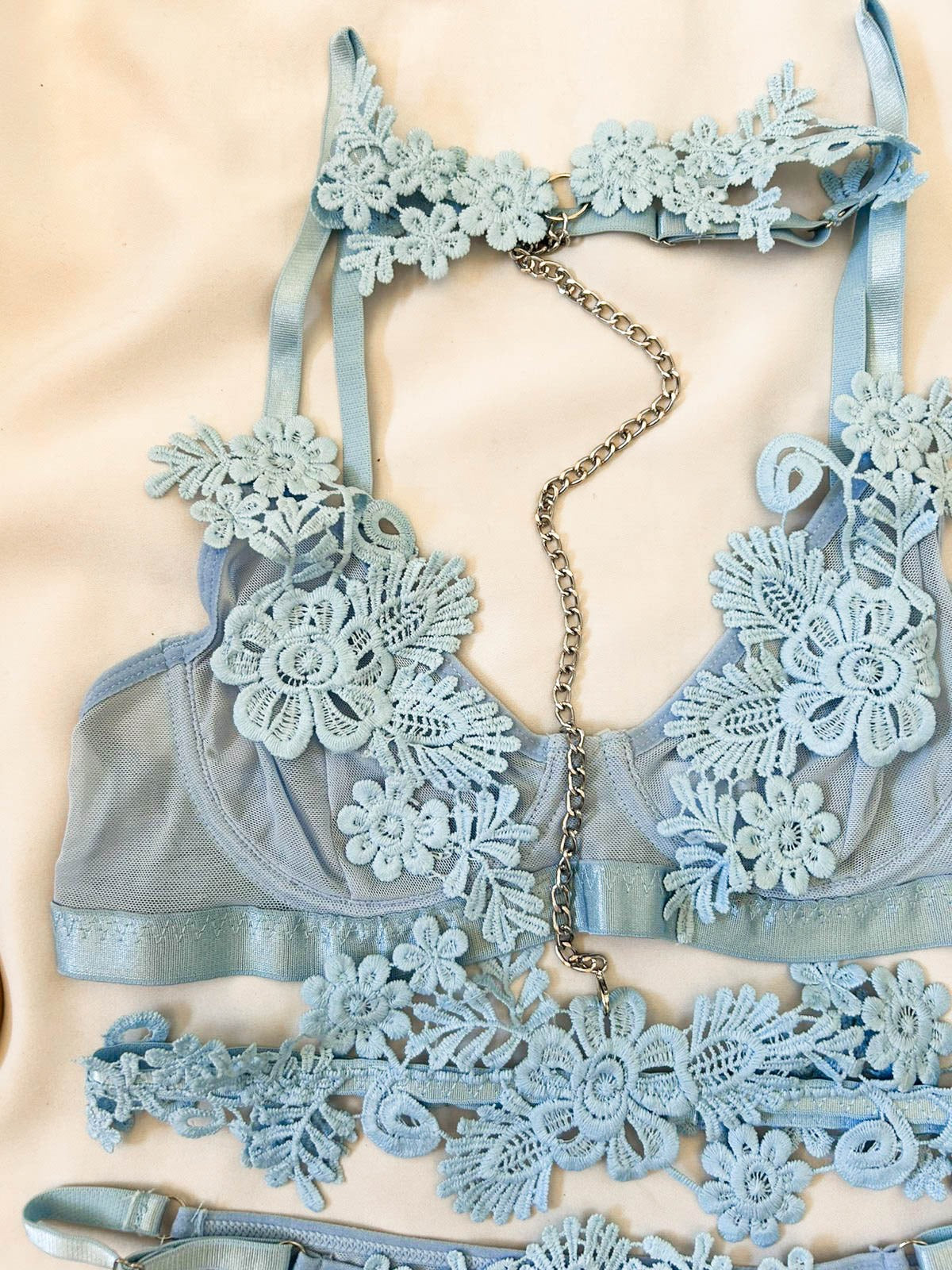 Conjunto arnés floral cadena