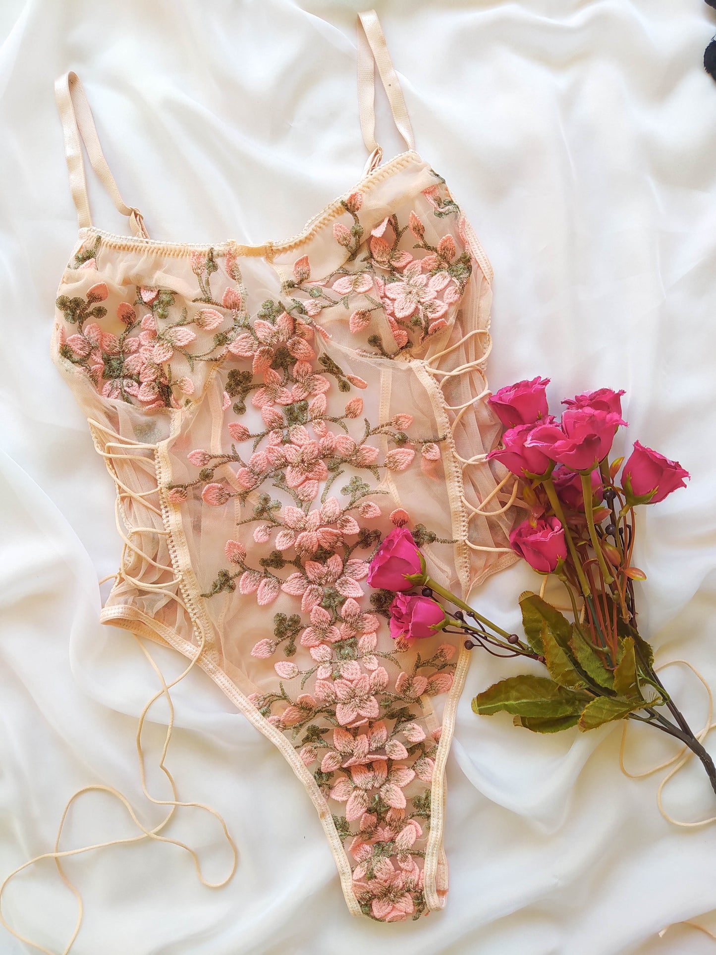 Bodysuit floral anudado